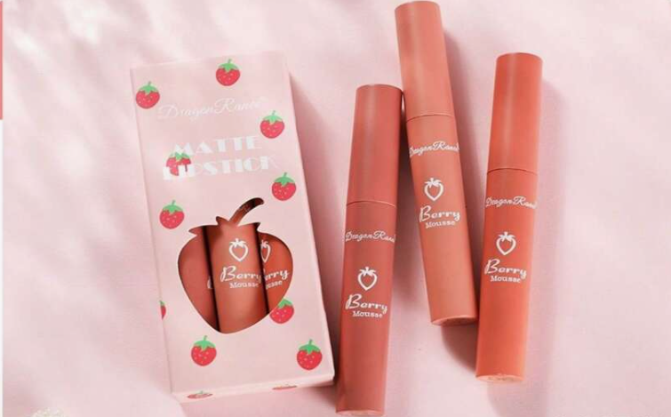 Matte Lip Gloss Kit, 3Pcs Strawberry Mousse Lip Makeup Product Lip Glaze Liquid Lipstick Lip Gloss Makeup Set